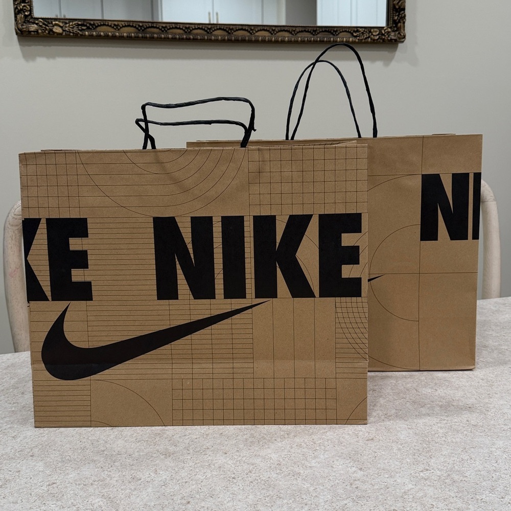 BRAND NEW NIKE 2 MEDIUM SIZE BROWN PAPER LOGO SHOPPING GIFT BAGS